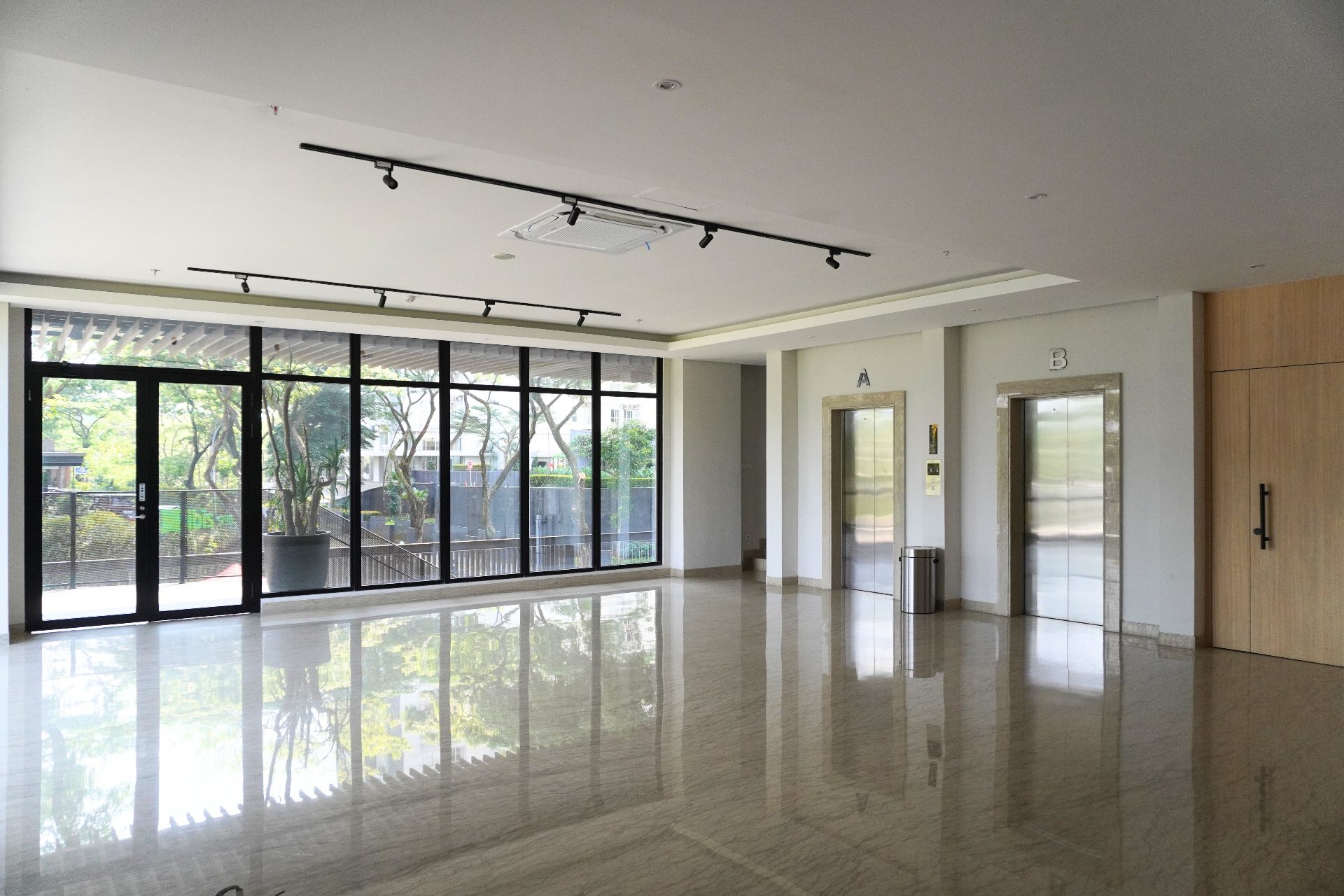 Fasilitas Lift & Ramp Khusus